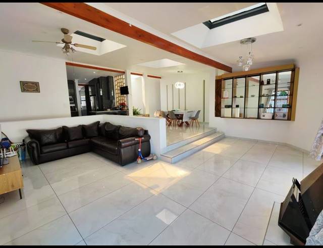 5 BEDROOM HOUSE FOR SALE IN WELGELEGEN